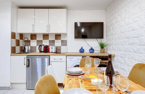 Porte-Saint-Martin Apartment | Charming Apartment Near République