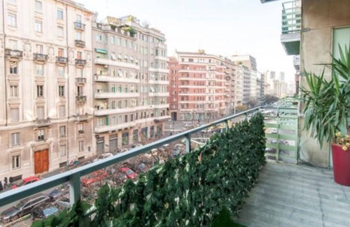 Loreto Apartment | Charming apartment near the central station with 5 bedrooms and 2 bathrooms