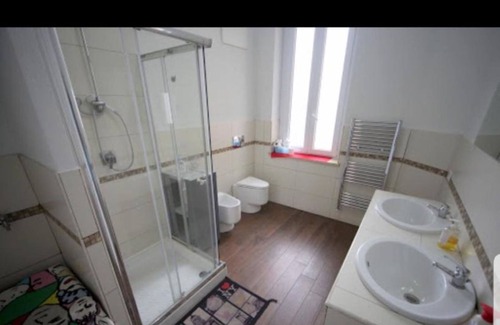 Loreto Apartment | Charming apartment near the central station with 5 bedrooms and 2 bathrooms