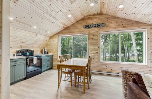 Oakland Apartment | Charming apartment with waterfront access, modern comforts, and lakeside firepit
