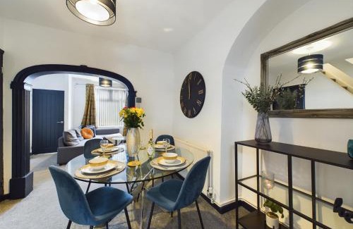 Everton Apartment | Charming Apartments - Cosy Retreat - short drive to city centre - Free parking