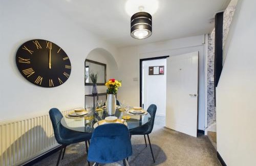 Everton Apartment | Charming Apartments - Cosy Retreat - short drive to city centre - Free parking