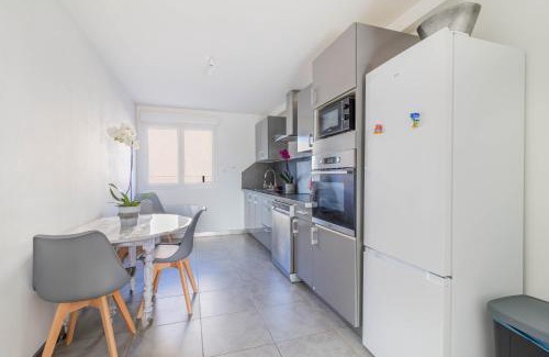 Port-de-Bouc Apartment | Charming appartement with Terrasse - proche des plages
