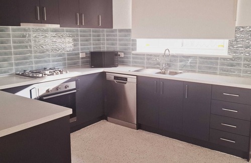 Rockingham Apartment | Charming Apt Min from Rockingham Beach