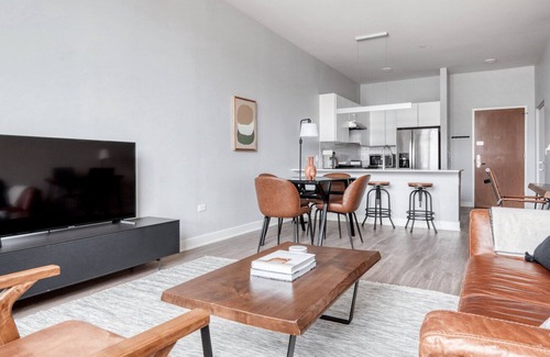 Arlington Heights Apartment | Charming Arlington Heights 2BR w/ W/D, Gym & BBQ, nr Dining, by Blueground
