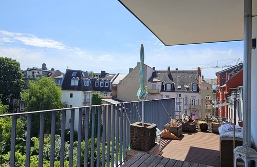 Bornheim Condo | Charming artist's home with a special atmosphere, in a luxury complex.