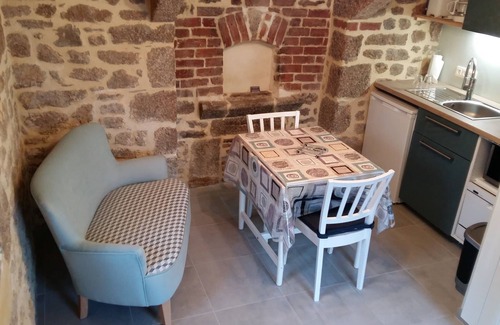 Montfarville House | Charming authentic gîte for 2, between Barfleur and St Vaast