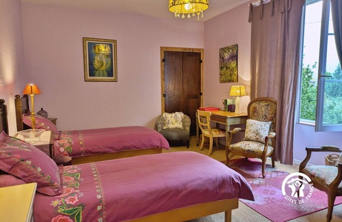 Niort-la-Fontaine Bed & Breakfast | Charming B&B in Historic Niort la Fontaine - Peaceful Stay with Scenic Hikes Nearby