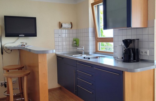 Hagnau Apartment | Charming "Backbord" apartment - with lake view and sunbathing lawn right by the water