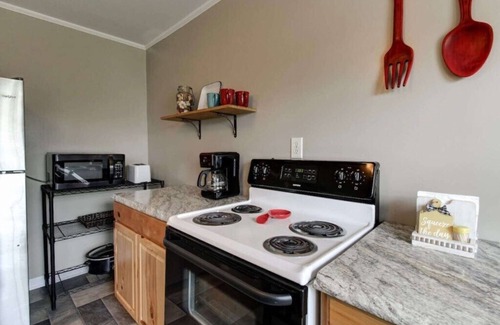 Warm Springs House | Charming Bacova Village Cottage Near Lake Moomaw