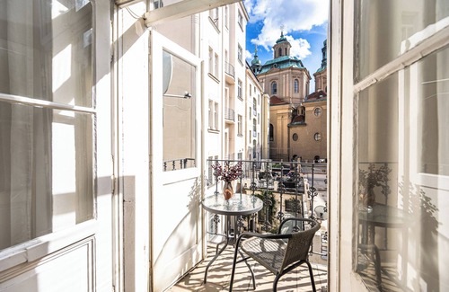 Josefov Apartment | Charming Balcony Retreat – 1 min from Old Town Square