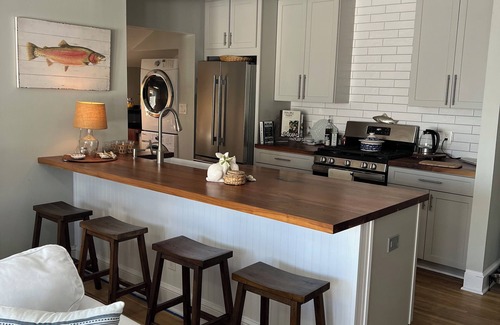 Annapolis Cottage | Charming Bay Ridge Cottage with Chesapeake Bay Views – Just Steps to the Beach
