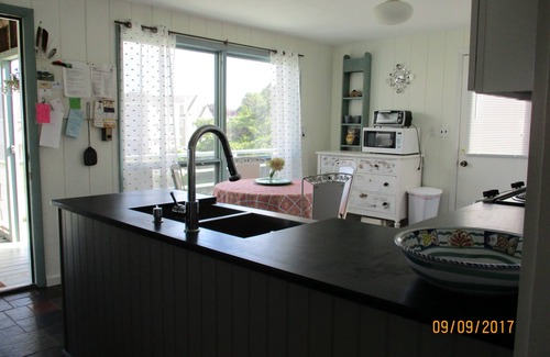 Charlestown Cottage | Charming beach cottage with kayak and canoe pond access & pond views.