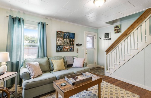 Seaside Cottage | Charming Beach Cottage w/Deck, Gas Fireplace, Firepit, Free WiFi, Cable, & More