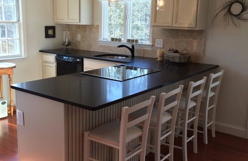 South Chatham House | Charming Beach House ~ Beautifully Updated & Immaculate. Walk to Sandy Beaches