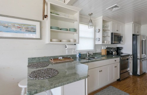 Matunuck Cottage | CHARMING BEACH FRONT COTTAGE IN MATUNUCK, RI