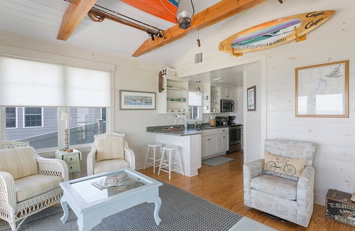 Matunuck Cottage | CHARMING BEACH FRONT COTTAGE IN MATUNUCK, RI