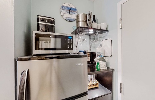 Litchfield by the Sea Apartment | Charming beach-view studio with 2 oceanfront pools & kitchenette - walk to beach