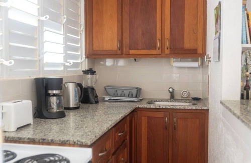 Inch Marlowe Apartment | Charming Beachfront apartment with WiFi in Christ Church