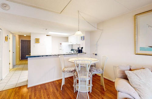 North Ocean City Condo | Charming beachfront resort condo w/ocean views, balcony, pools, tennis, W/D & AC