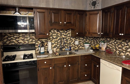 Wilson House | Charming bedroom in welcoming Easton with WiFi, AC, shared kitchen and bathroom