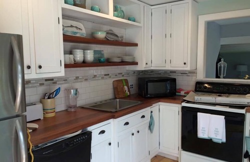East Patchogue House | Charming Bellport Beach House Sleeps 7 Air Conditoned