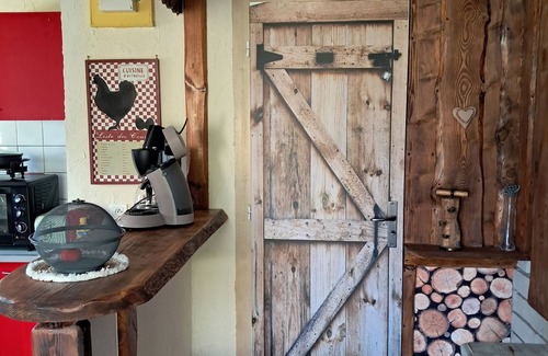 Celles-sur-Plaine Cottage | Charming Blueberry Cottage