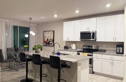 Plant City House | Charming brand new 4-bedroom house with a pond view. Close to Tampa and Orlando.