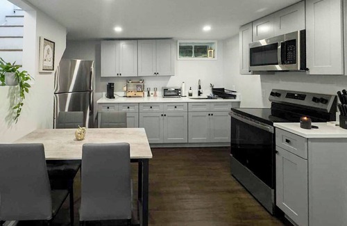 East Haven Apartment | Charming Brand New Apartment with AC in vibrant New Haven-Near Tweed Airport