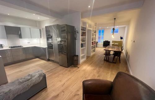 Hove Villa | Charming BRIGHTONMEWS cottage parking 1min to sea&shops