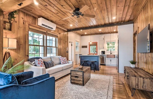 Bristol House | Charming Bristol Cottage with Private Beach!