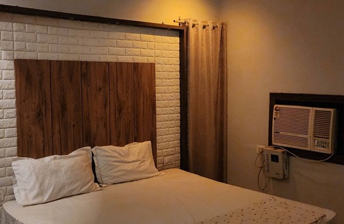 Gwalior House | Charming bungalow in Gwalior with WiFi and AC .