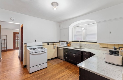 The Southampton House | Charming bungalow South St Louis : Accessible features!