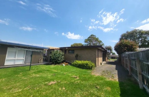 Gippsland House | Charming bungalow with WiFi and AC in tranquil Paynesville