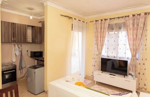 Kampala Apartment | Charming bungalow with WiFi in Kampala