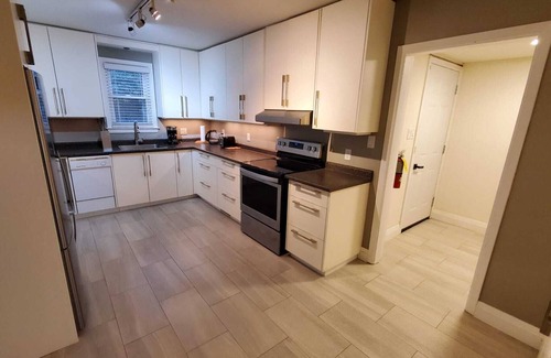 Historic Old Town House | CHARMING COTTAGE IN THE HEART OF NIAGARA ON THE LAKE!