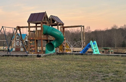 Hamptonville Cabin | Charming cabin-2 bedrooms, overlooking ponds in wine country, next to Amish