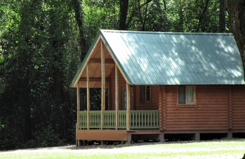 Mayo Cabin | Charming cabin 25 with 1 bedroom and Wi-Fi, fitness room, Pool in fabulous Mayo
