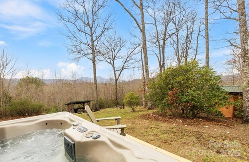 Lake Toxaway Cabin | Charming cabin in beautiful Lake Toxaway land of the waterfalls & trails!