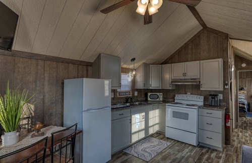 Senecaville Cabin | Charming cabin with Wi Fi and AC in scenic Seneca Lake Marina/Park