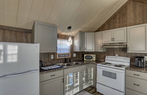 Senecaville Cabin | Charming cabin with Wi Fi and AC in scenic Seneca Lake Marina/Park