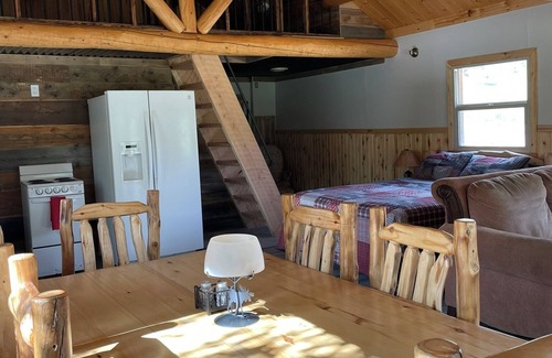 Ohio City Cabin | Charming cabin with WiFi in picturesque Parlin