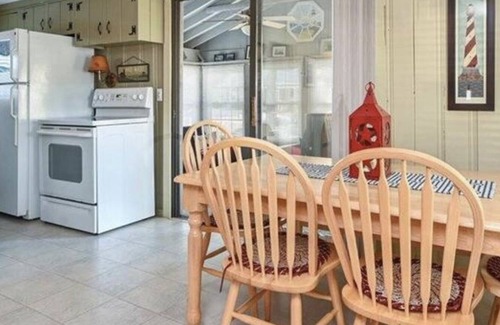 Bass River House | Charming Cape Cod Family Cottage - 5 min walk to beach! BRING FIDO!