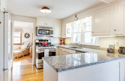 West Harwich Cottage | Charming Cape Cod Cottage walking distance to the beach