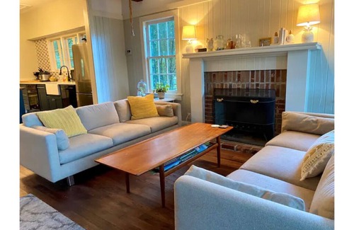 Duckpond House | Charming Carriage house in Historic Duckpond