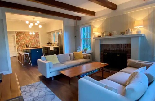 Duckpond House | Charming Carriage house in Historic Duckpond