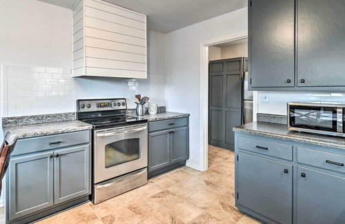 Cave City House | Charming Cave City Vacation Rental w/Fire Pit!