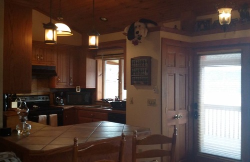 Northwest Ithaca Cottage | Charming Cayuga Lake Front Cottage