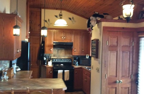 Northwest Ithaca Cottage | Charming Cayuga Lake Front Cottage