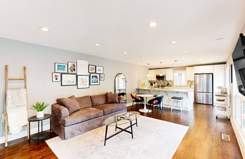 Loring Heights House | Charming centrally located home full of color with full kitchen, W/D, & AC